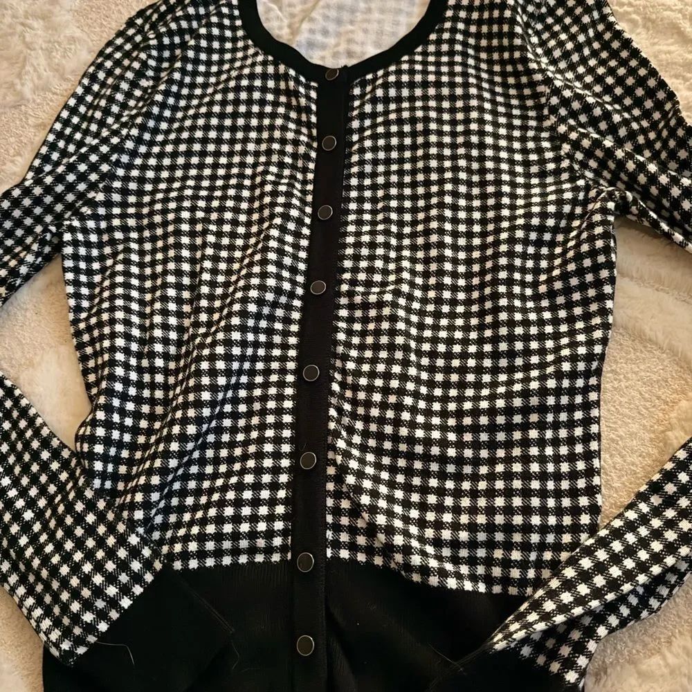 White House Black Market Monochrome Houndstooth Sweater